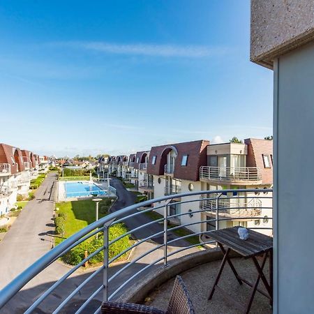 Modern Apartment With Terrace & Public Pool Bredene Exterior foto